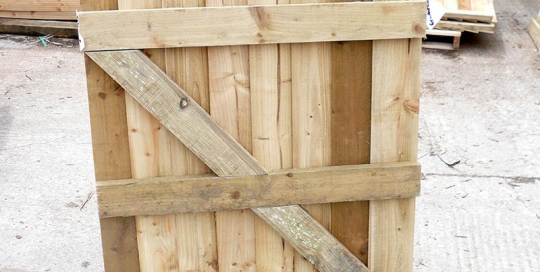 Feather edge arched top gate