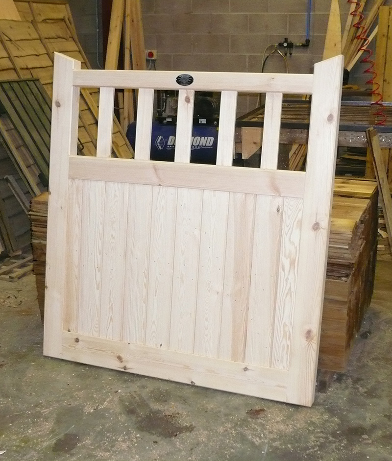 Framed Part Solid Flat Top Gate