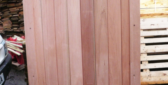 Framed solid arched top gate