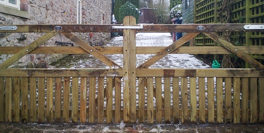Paled field gate
