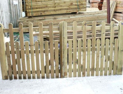 Paled Staggered Top Driveway Gate